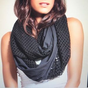 Alala Black mesh infinity sports scarf